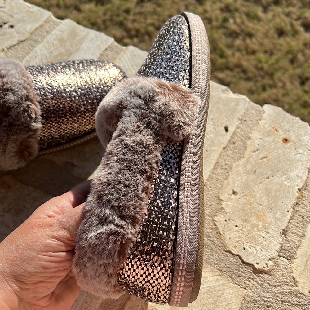 NEW Skechers Women’s Cozy Campfire Dream Glam Slippers Rose Gold, Size 1… - Picture 5 of 12